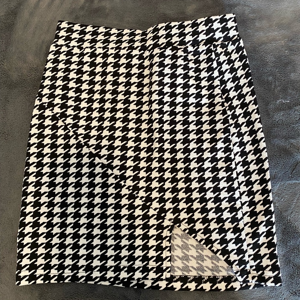 SHEIN Black and White Asymmetrical Pencil Skirt
